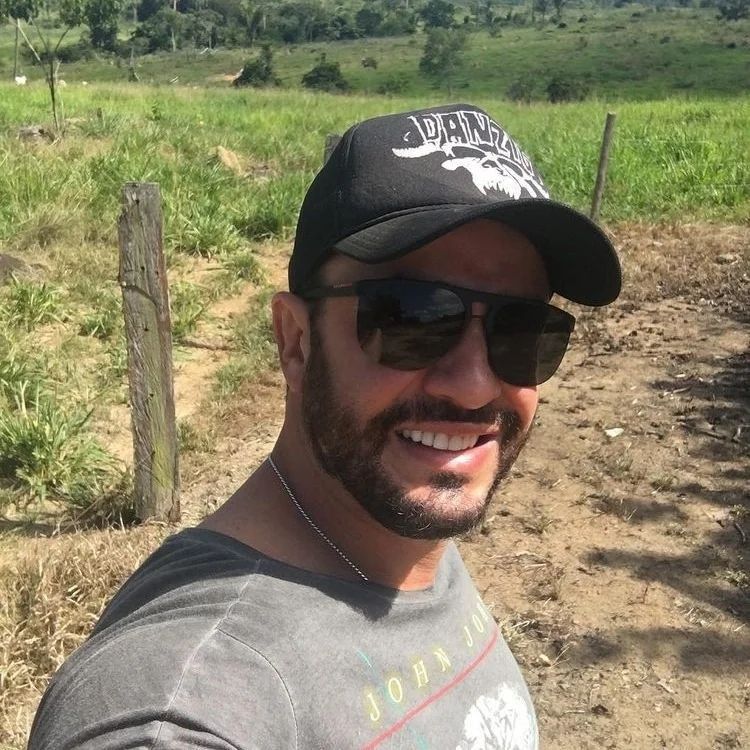 <em><strong>Agustín D.</strong></em>